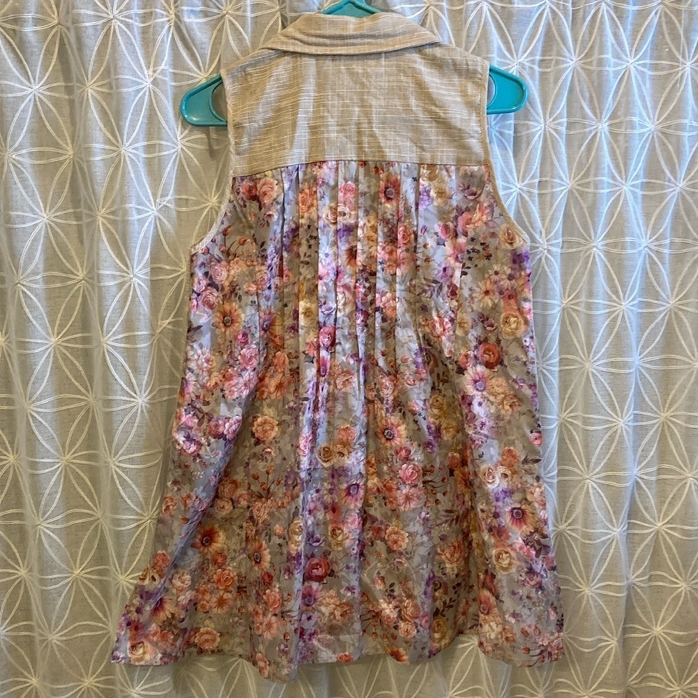 Oddy Button Down Sleeveless Top